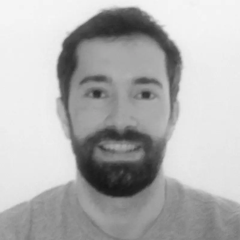 Carlos Monio, experto en formaciones de la academia de oposiciones SKR.